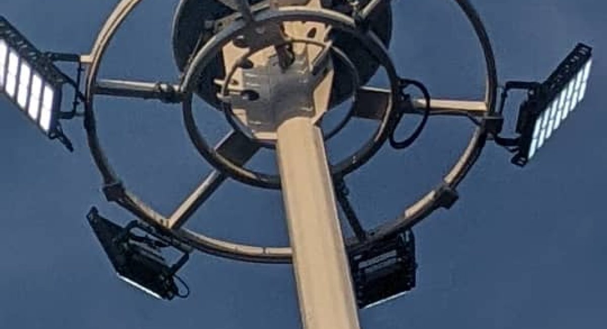High mast lighting tower