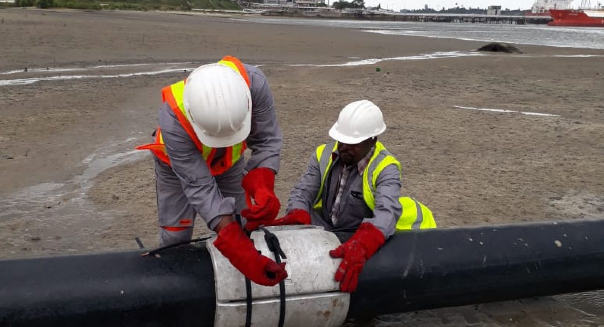 Installatiom sacrificial Anode for submerged pipeline crossing indian Ocean (Aluminium bracelet anode)